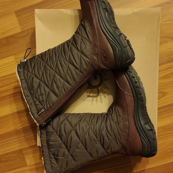 UGG SNOWPEAK WATERPROOF BOOTS 9 - Picture 6 of 10